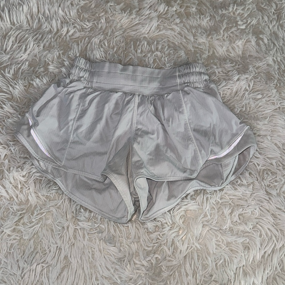 Lululemon shorts hotty hot white - size 0